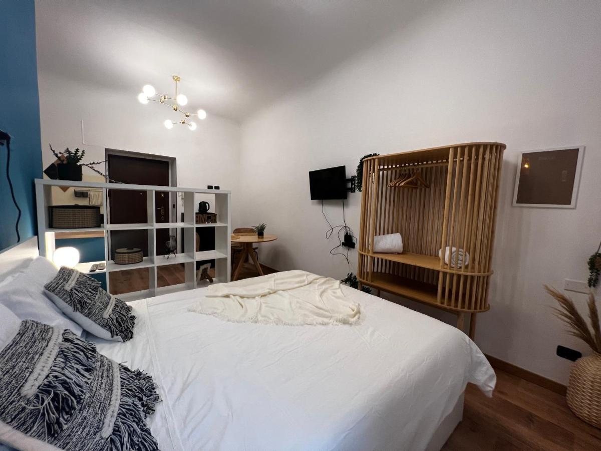 Regina Milano Ai Navigli - Sky Tv, Wifi And Breakfast Box Lejlighed Eksteriør billede