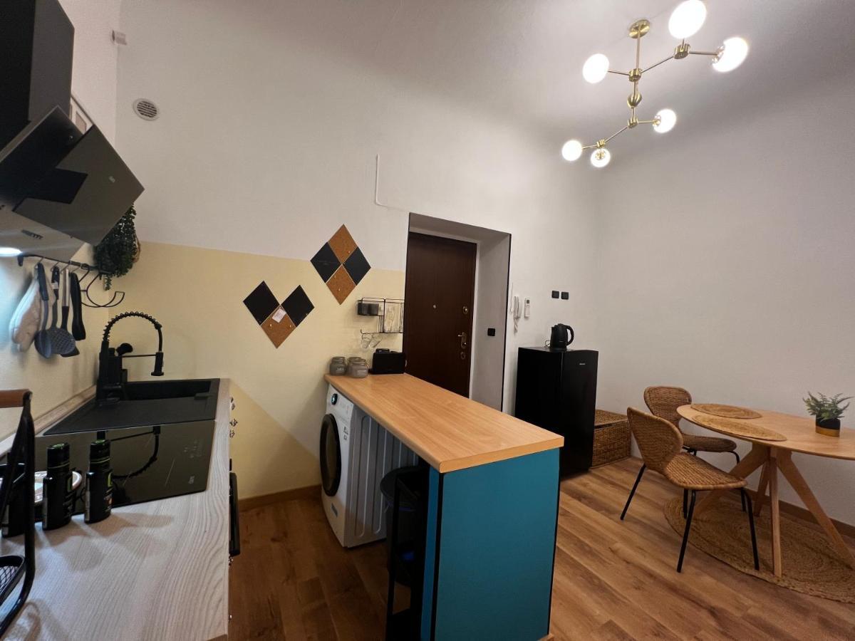 Regina Milano Ai Navigli - Sky Tv, Wifi And Breakfast Box Lejlighed Eksteriør billede
