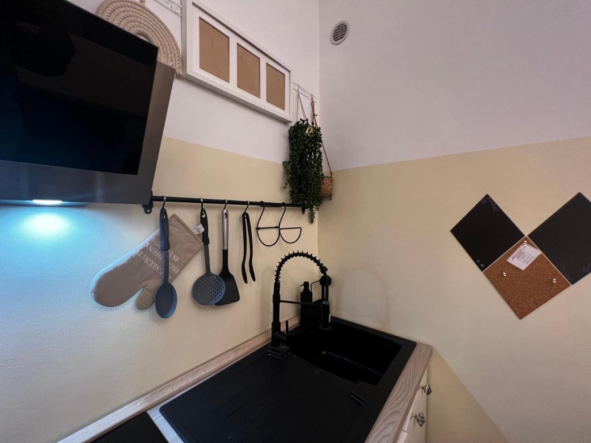Regina Milano Ai Navigli - Sky Tv, Wifi And Breakfast Box Lejlighed Eksteriør billede