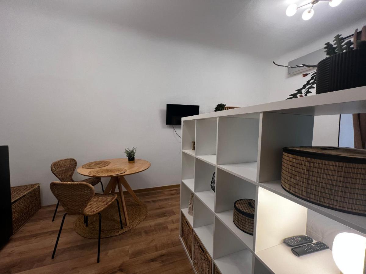 Regina Milano Ai Navigli - Sky Tv, Wifi And Breakfast Box Lejlighed Eksteriør billede
