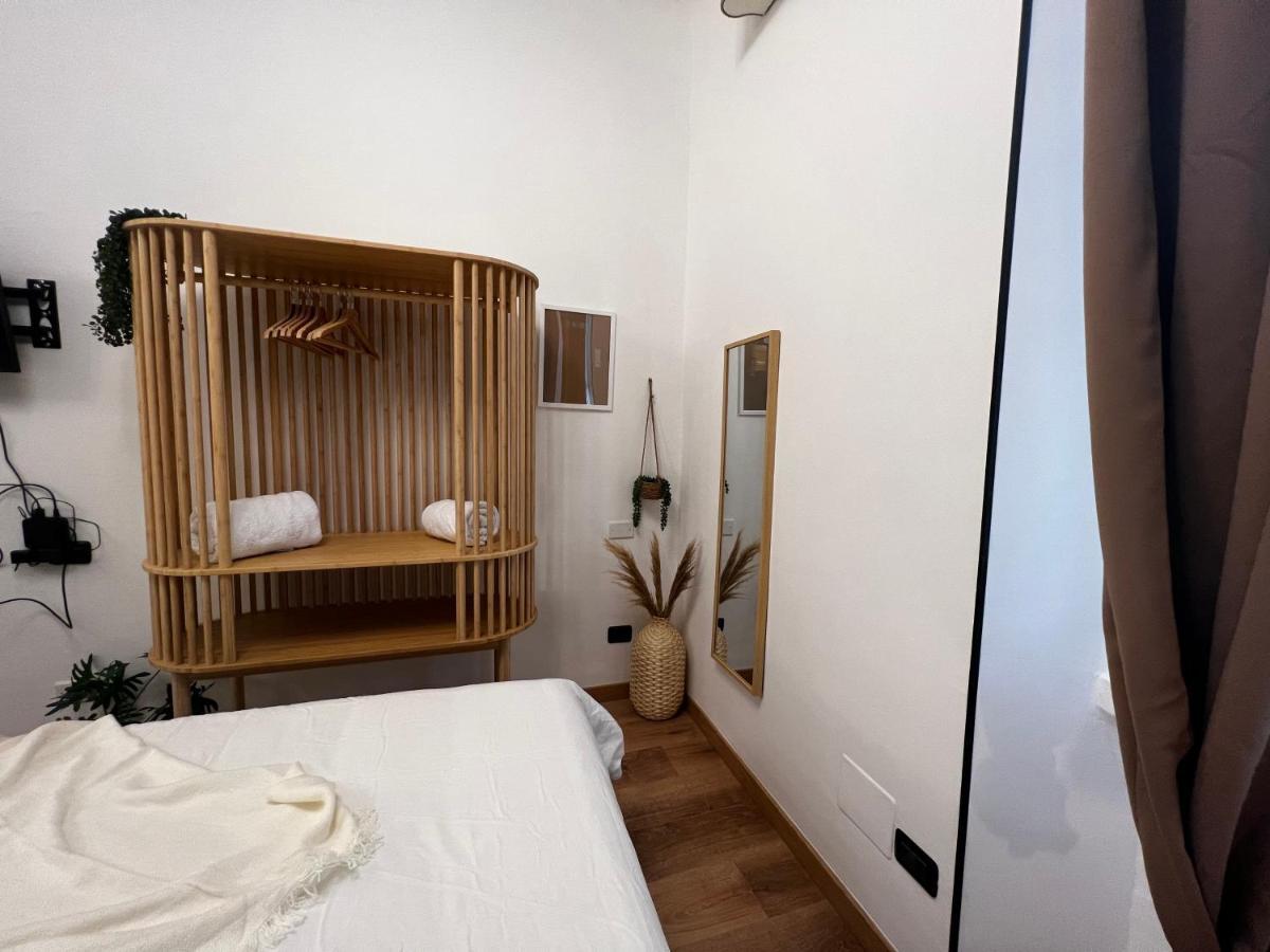 Regina Milano Ai Navigli - Sky Tv, Wifi And Breakfast Box Lejlighed Eksteriør billede